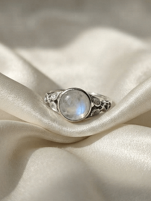 Vintage Rainbow Moonstone Ring Vintage Rainbow Moonstone Ring