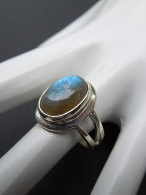 LABRADORITE RING