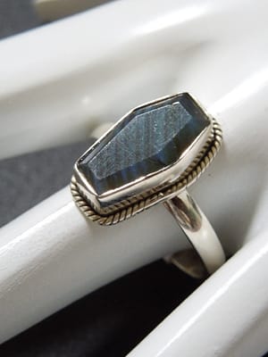 SMALL COFFIN RING