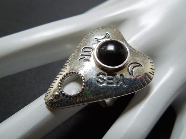 PLANCHETTE / OUIJA RING