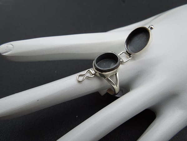 POISON RING