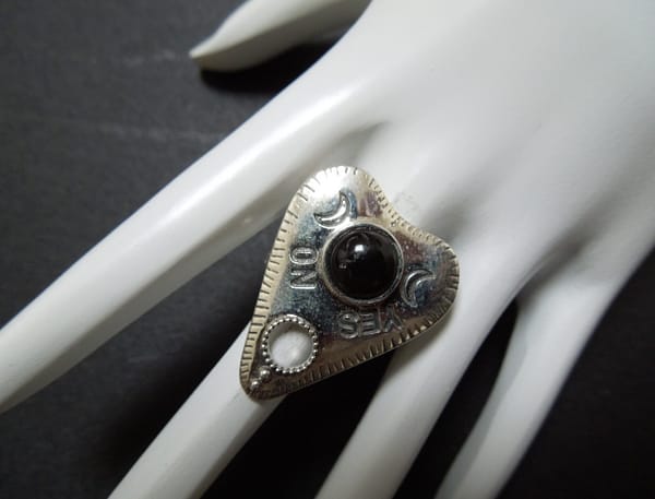 PLANCHETTE / OUIJA RING
