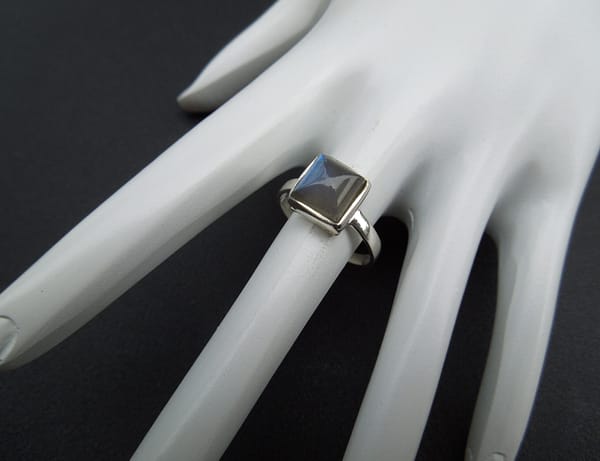LABRADORITE RING