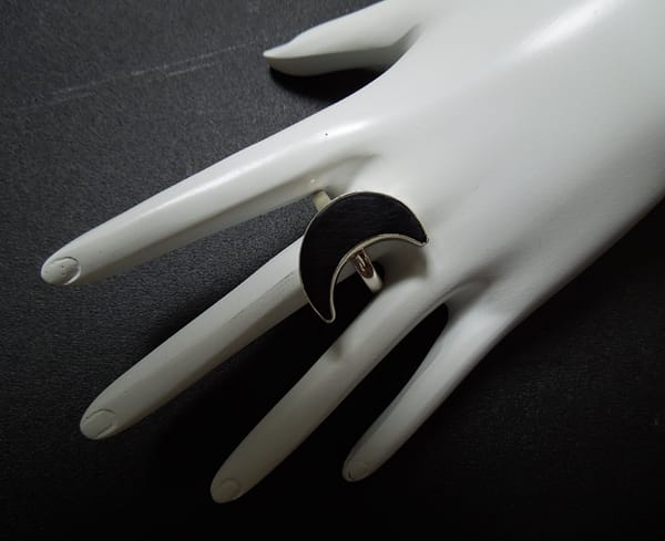 MOON SHAPE RING