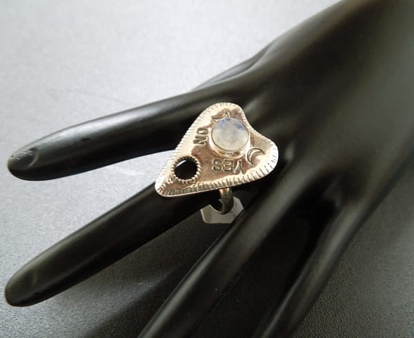 PLANCHETTE / OUIJA RING