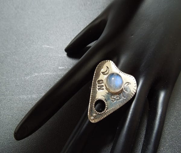 PLANCHETTE / OUIJA RING