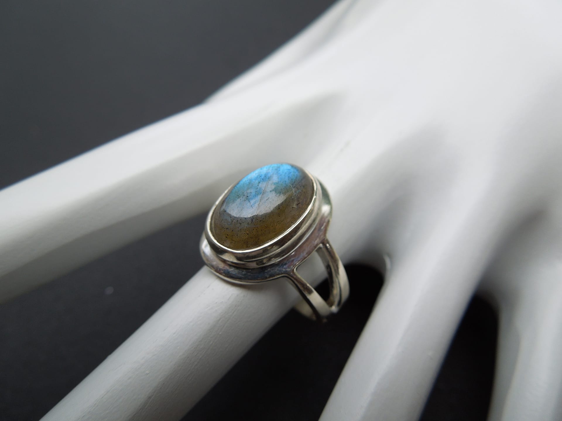 LABRADORITE RING